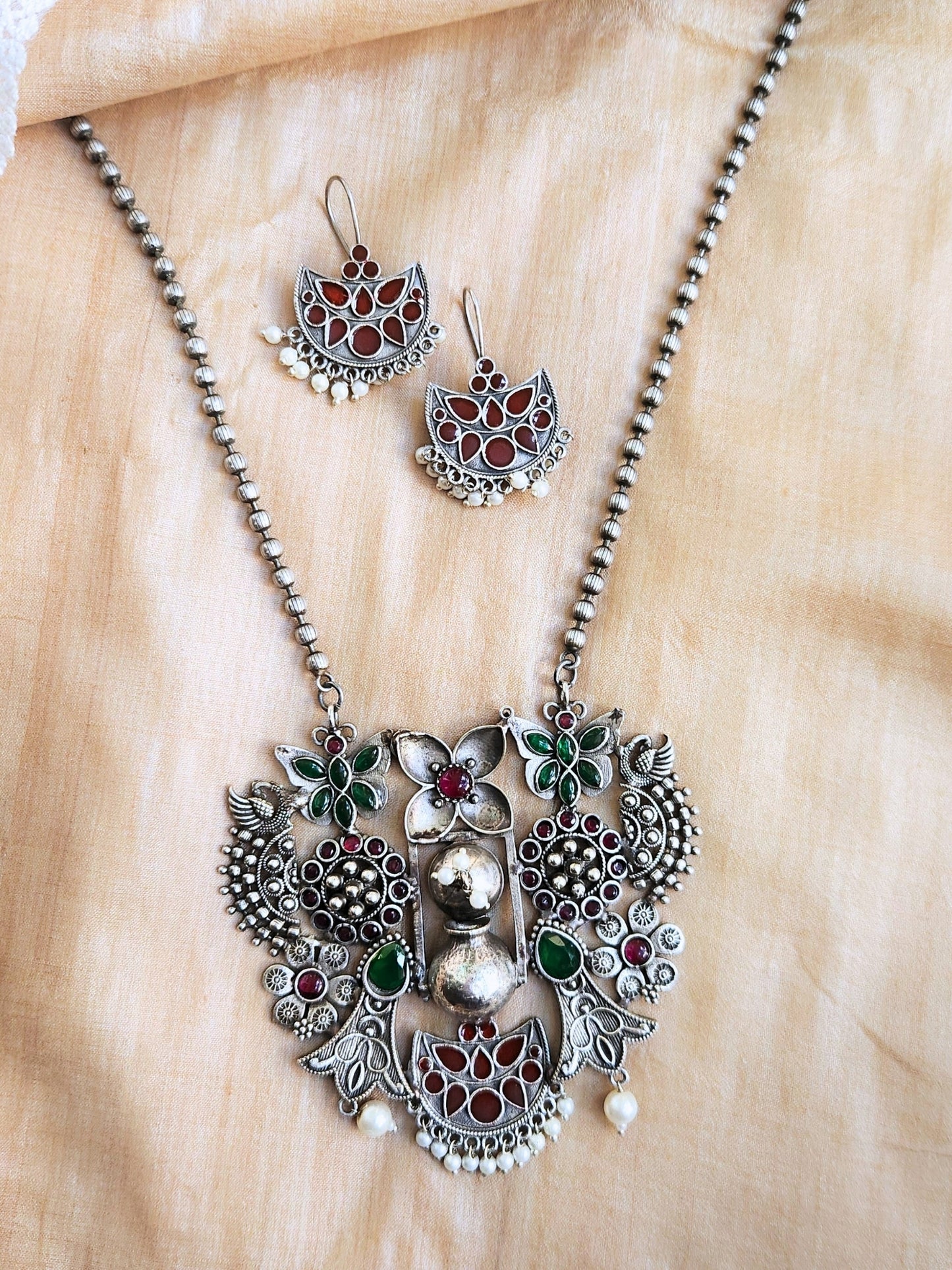 VIANA JEWELS Nayra Necklace