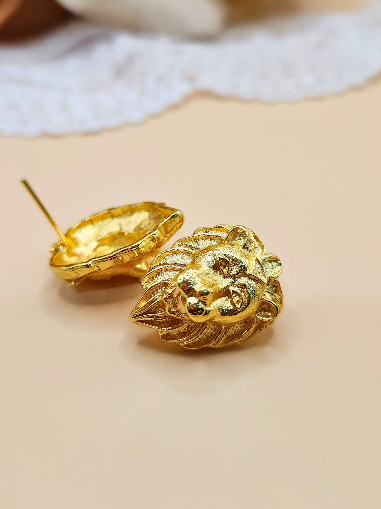 Viana Jewels Leo Stud Earrings