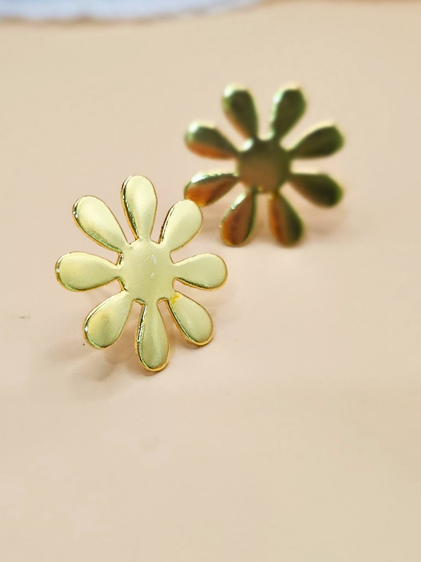 Viana Jewels Daisy Earrings