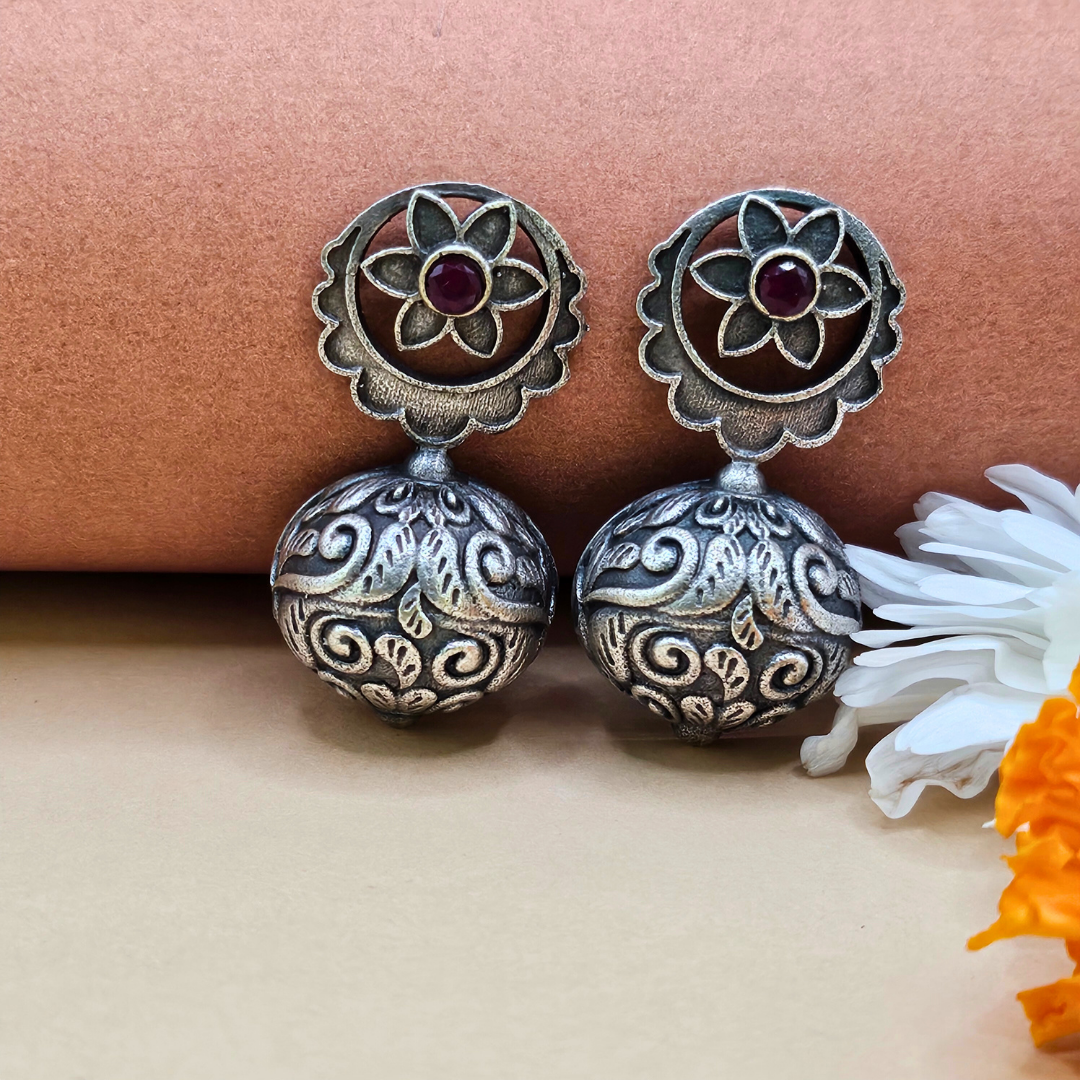 ANTIQUE STYLE GUMBAD STUD EARRING