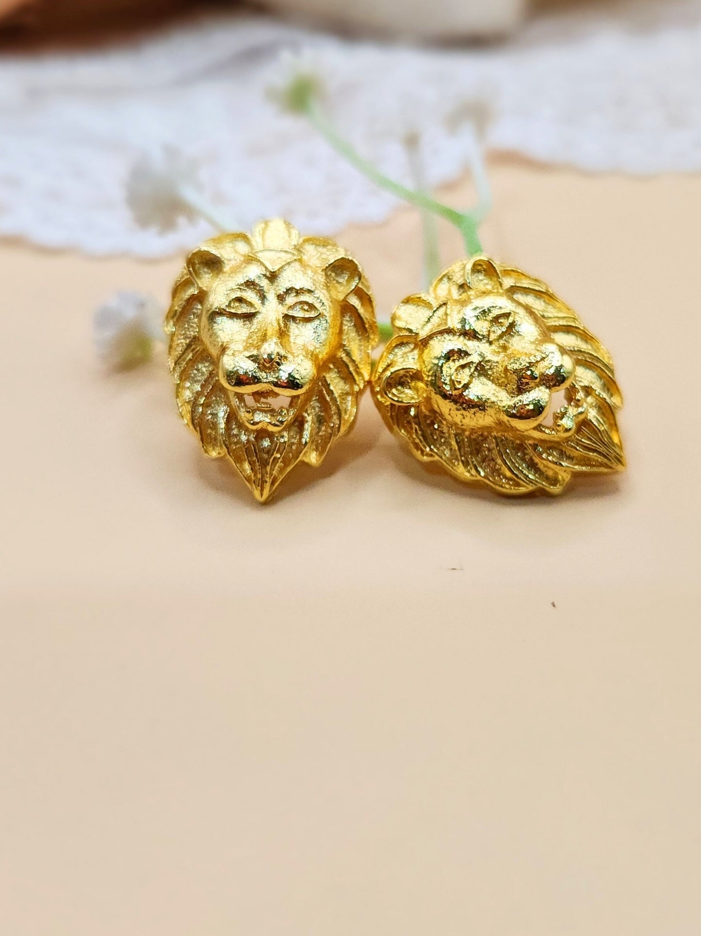 Viana Jewels Leo Stud Earrings