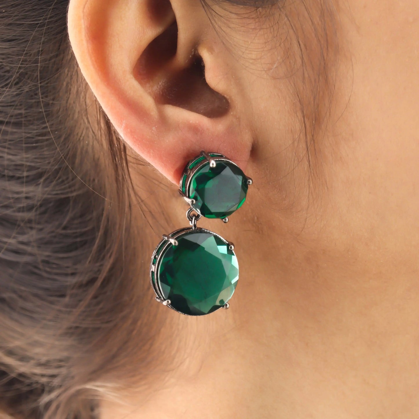 Elegant Emerald drops