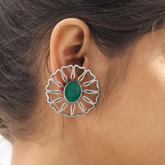 Silver Lookalike Chakra Stud With Emerald Stone