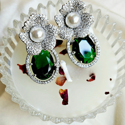 Exquisite Emerald Pearl Earring